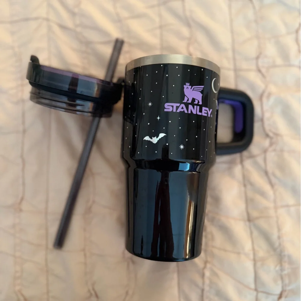 Stanley x Target SPELLCAST BLACK Halloween 2025 20 oz Quencher - Picture 2 of 5
